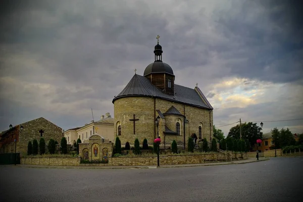 最も美しい都市の状態にある聖三位一体の教会 — ストック写真