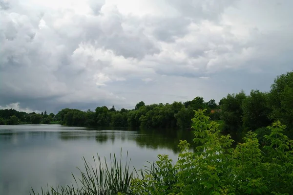 Pemandangan Indah Dengan Sungai Dan Danau — Stok Foto