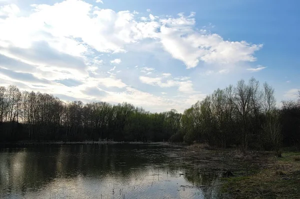 Bellissimo Paesaggio Con Fiume Lago Sullo Sfondo — Foto Stock