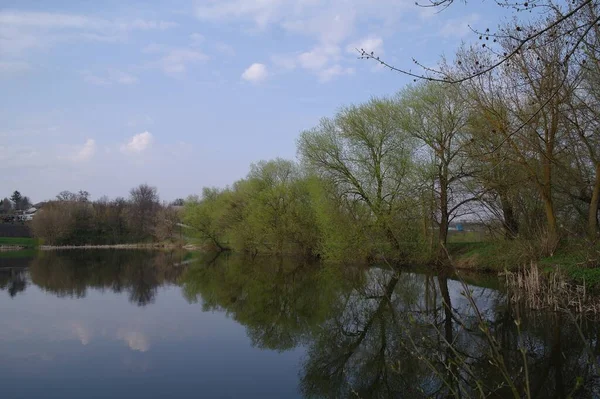 Schöner Blick Auf Den See Frühlingspark — Stockfoto