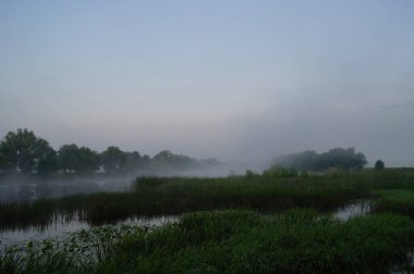 Sabahları nehrin güzel manzarası