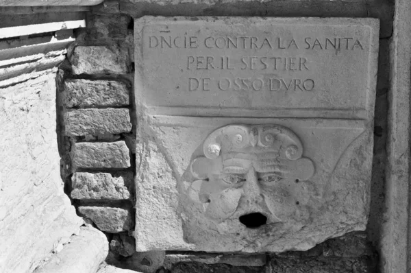 Gamla mask i Venedig, Italien — Stockfoto