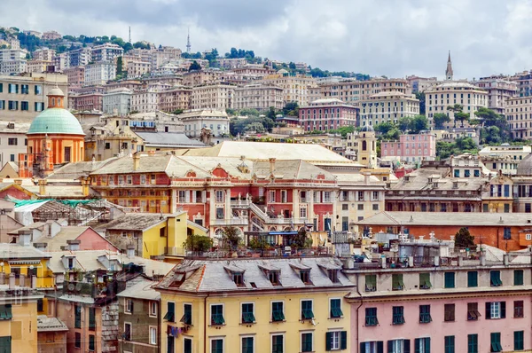 Utsikt över staden Genua i Italien — Stockfoto