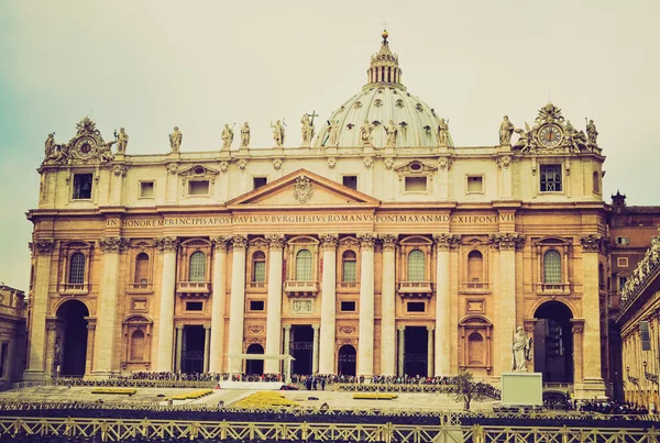 サン ピエトロ寺院、ローマのレトロな外観 — ストック写真