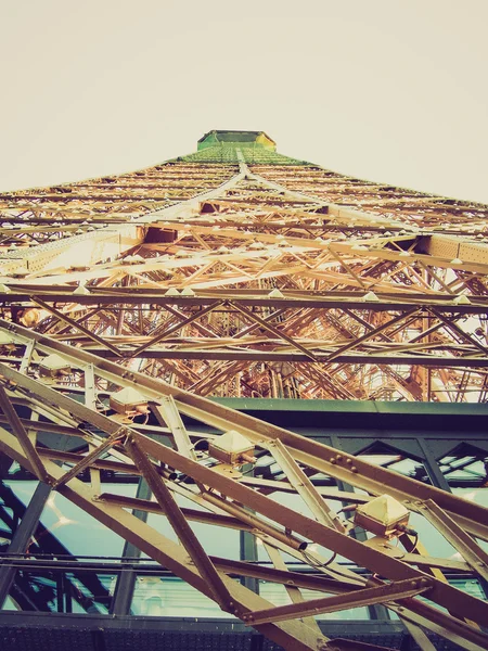 Тур-Ейфелева вежа Парижа ретро дивлячись — стокове фото