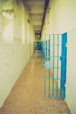 zindan retro görünümlü