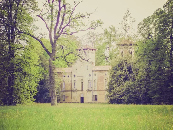 Castello di Miradolo dall'aspetto retrò — Foto Stock