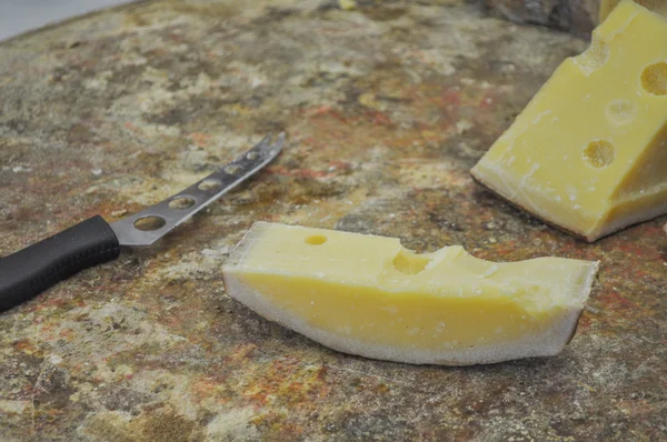 Peynir yemek — Stok fotoğraf