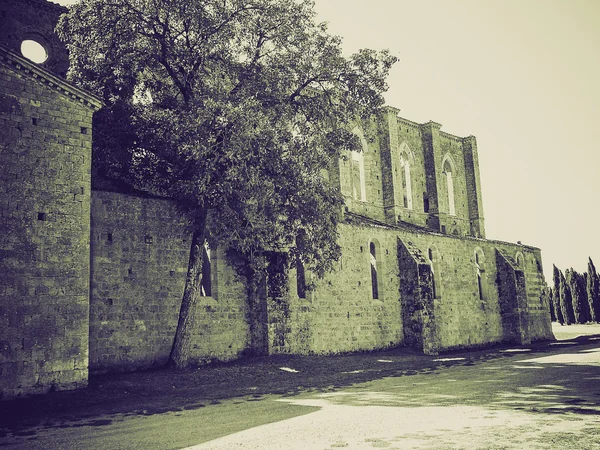 老式的棕褐色圣加尔加诺修道院 — 图库照片