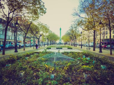 Retro görünüm place de la bastille paris