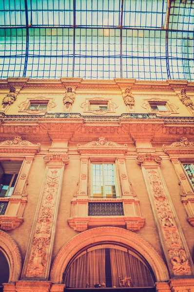 Retro kijken galleria vittorio emanuele ii Milaan — Stockfoto