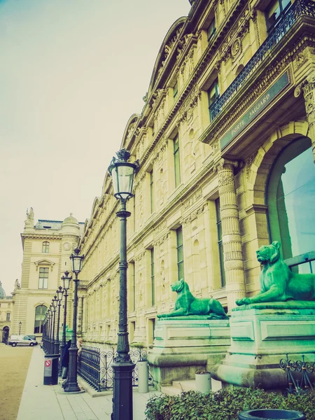 レトロな外観ルーヴル美術館パリ — ストック写真