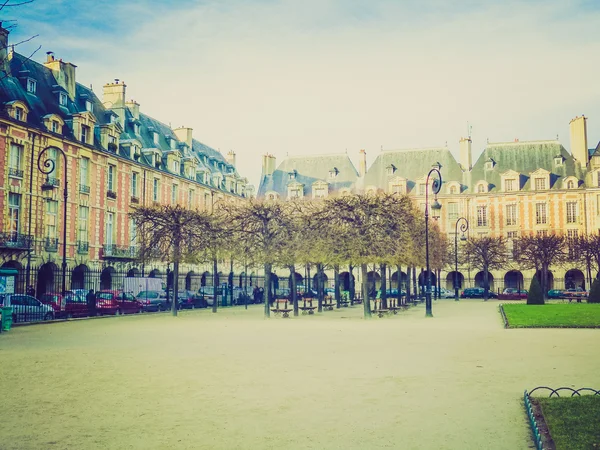 Wyglądowi retro place des vosges, Paryż — Zdjęcie stockowe