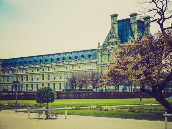Olhar retrô Louvre Paris — Fotografia de Stock