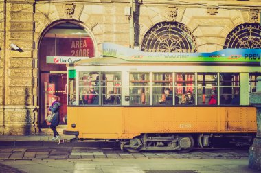 Retro görünüm vintage tramvay milan