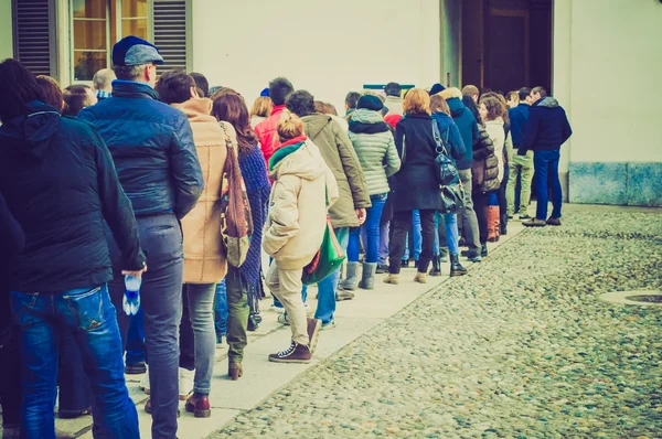 Retro look People queueing — Stock Photo, Image