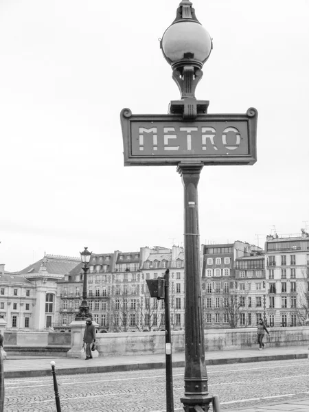 Metro znak w Paryżu — Zdjęcie stockowe