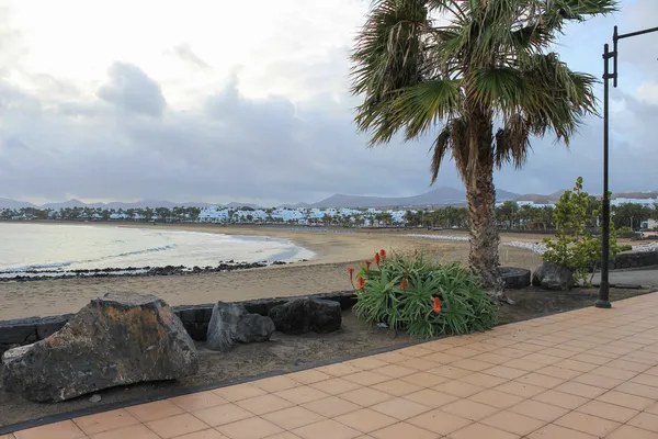 Lanzarote pláž na španělských Kanárských ostrovů — Stock fotografie