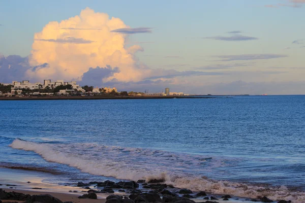 Praia Lanzarote na Ilha Canária Espanhola — Fotografia de Stock