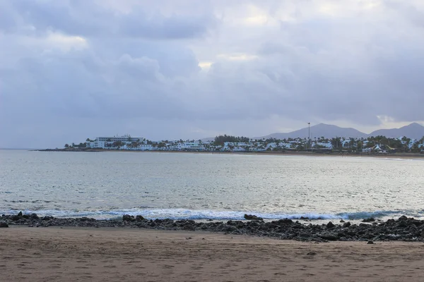 Lanzarote beach på spanska kanariefågel — Stockfoto