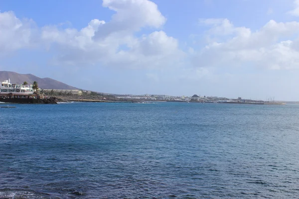 Lanzarote strand op het Spaanse Canarische eiland — Stockfoto