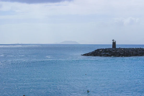 Lanzarote strand op het Spaanse Canarische eiland — Stockfoto