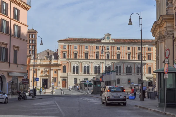 Piazza san silvestro v Římě — Stock fotografie