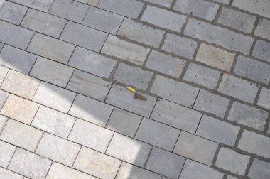 İnşaat alanında taş zemin inşaatı