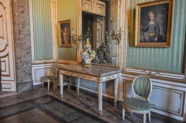 CASERTA, İtalya - CIRCA AĞUSTOS 2020: Kraliyet Sarayı namı diğer Reggia iç görünümü