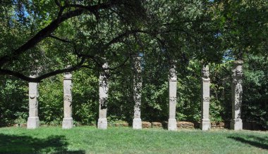 Holy Grove namı diğer Canavarlar Parkı 16. yüzyılda Bomarzo, İtalya 'da inşa edildi.