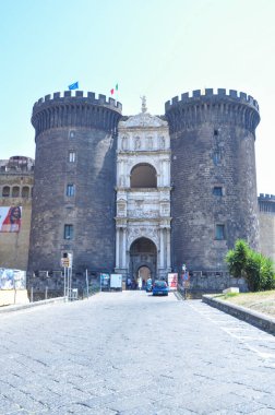 NAPLES, ITALY - CIRCA AĞUSTust 2020: Maschio Angioino namı diğer Castel Nuovo anlamı New Castle