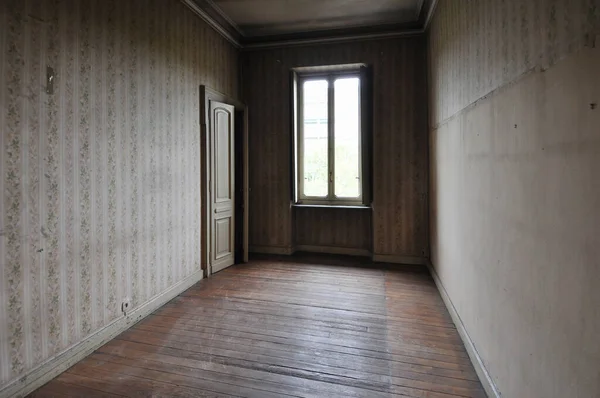 Interior Antigua Casa Abandonada Con Elegantes Acabados Vintage — Foto de Stock