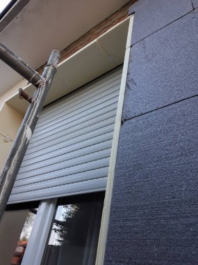 Bir evin termal kaplaması için dış yalıtım ve bitiş sistemi (EIFS)