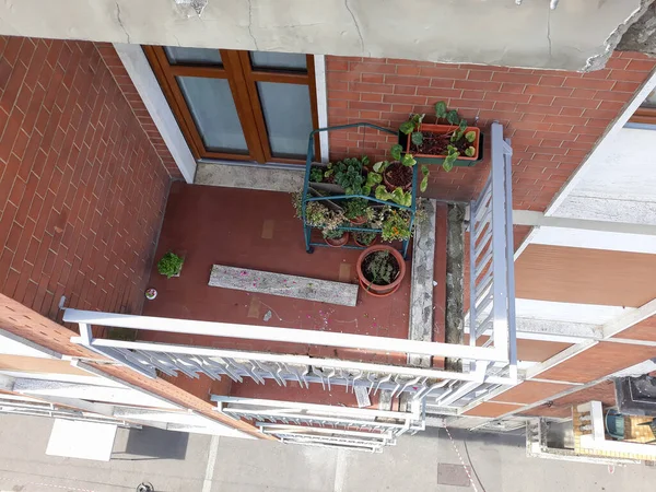 Поврежденные Бетонные Балконные Фасады Строительной Площадке — стоковое фото