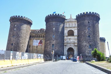 NAPLES, ITALY - CIRCA AĞUSTust 2020: Maschio Angioino namı diğer Castel Nuovo anlamı New Castle