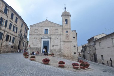 RECANATI, İTALYA - CIRCA AĞUSTOS 2020: Şehir manzarası