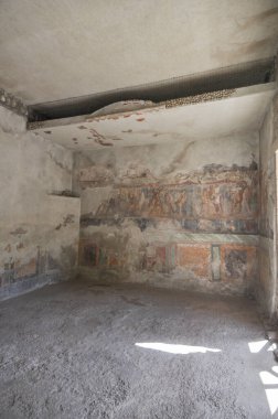Pompeii antik Roma şehrindeki arkeolojik alanın kalıntıları, İtalya 'nın Pompeii kentinde MS 79 yılında Vesuvius Dağı' nın patlamasında volkanik küllerin altına gömüldü.