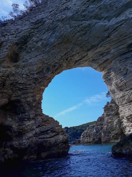 Λευκά Βράχια Και Θαλάσσιες Σπηλιές Στο Vieste Ιταλία — Φωτογραφία Αρχείου