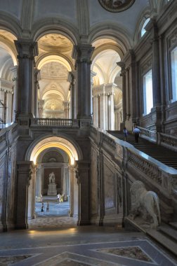 CASERTA, İtalya - CIRCA AĞUSTOS 2020: Kraliyet Sarayı namı diğer Reggia iç görünümü