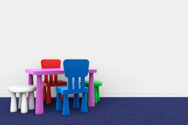 Bureau pour enfants et chaises contre un mur — Photo