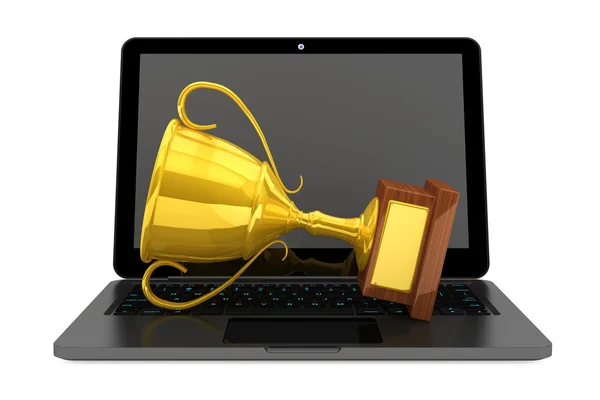 Arany trófeát és modern laptop — Stock Fotó