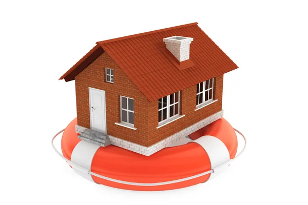 Концепция страхования собственности. Дом в lifebuoy — стоковое фото