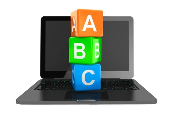 オンライン教育の概念。abc グッズ キューブと現代のラップトップ — ストック写真