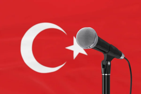 Sprechmikrofonständer Gegen Die Extreme Nahaufnahme Einer Verschwommenen Türkischen Flagge Darstellung — Stockfoto