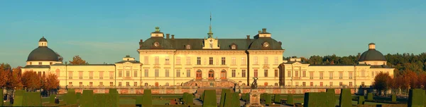 Panorama Drottningholms slott (palazzo reale) fuori Stoccolma, Svezia — Foto Stock