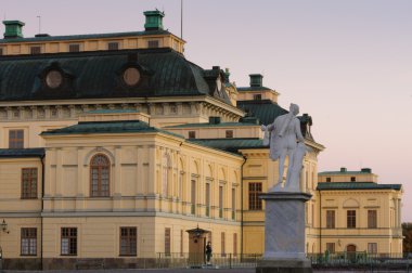 Stockholm, İsveç dışında Drottningholms yuvası (kraliyet sarayı)