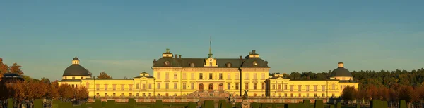 Panorama Drottningholms slott (palazzo reale) fuori Stoccolma, Svezia — Foto Stock