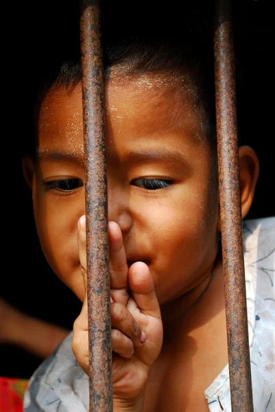 Pequeño niño birmano Fotos de stock libres de derechos