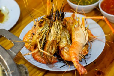 Izgara Dev Nehir Karidesi. Deniz ürünleri sosu, Tayland mutfağı, Tayland yemeği..