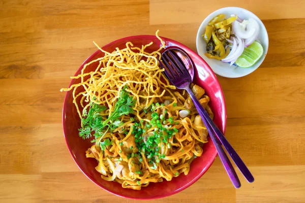 Khao Soi Comida Tradicional Tailandesa Curry Tailandés Con Plato Fideos — Foto de Stock
